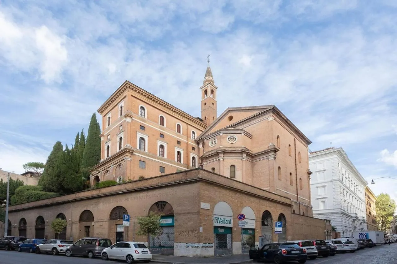 Colosseum Holidays - Three-Bedroom Apartment Rome