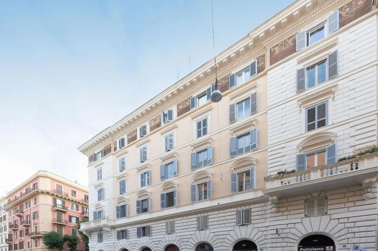 Colosseum Holidays - Three-Bedroom Apartment Rome Italy