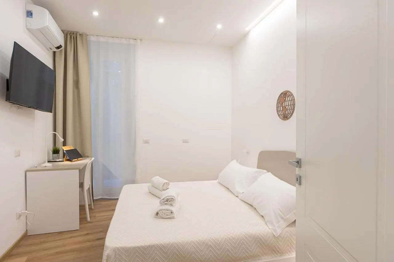Colosseum Holidays - Three-Bedroom Apartment Rome