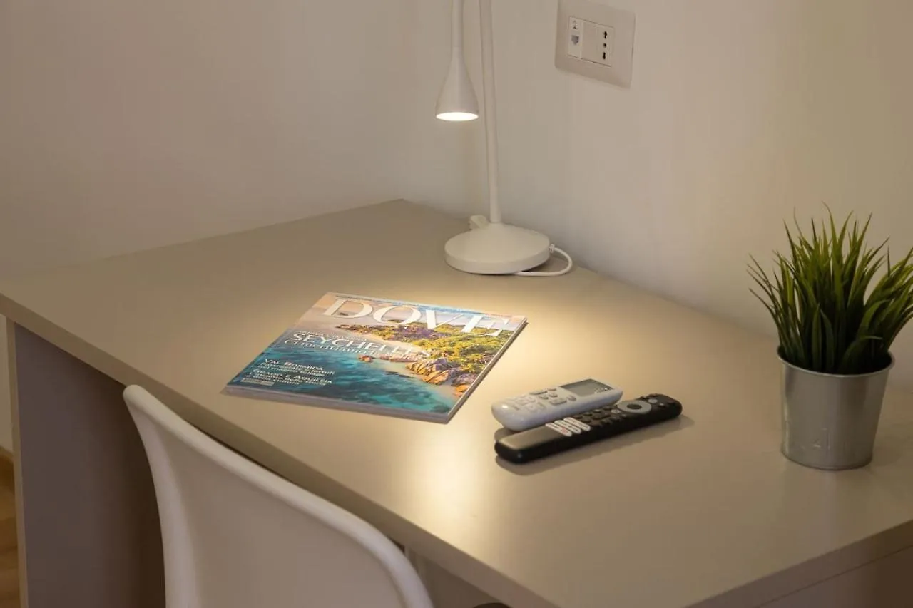 Colosseum Holidays - Three-Bedroom Apartment Rome
