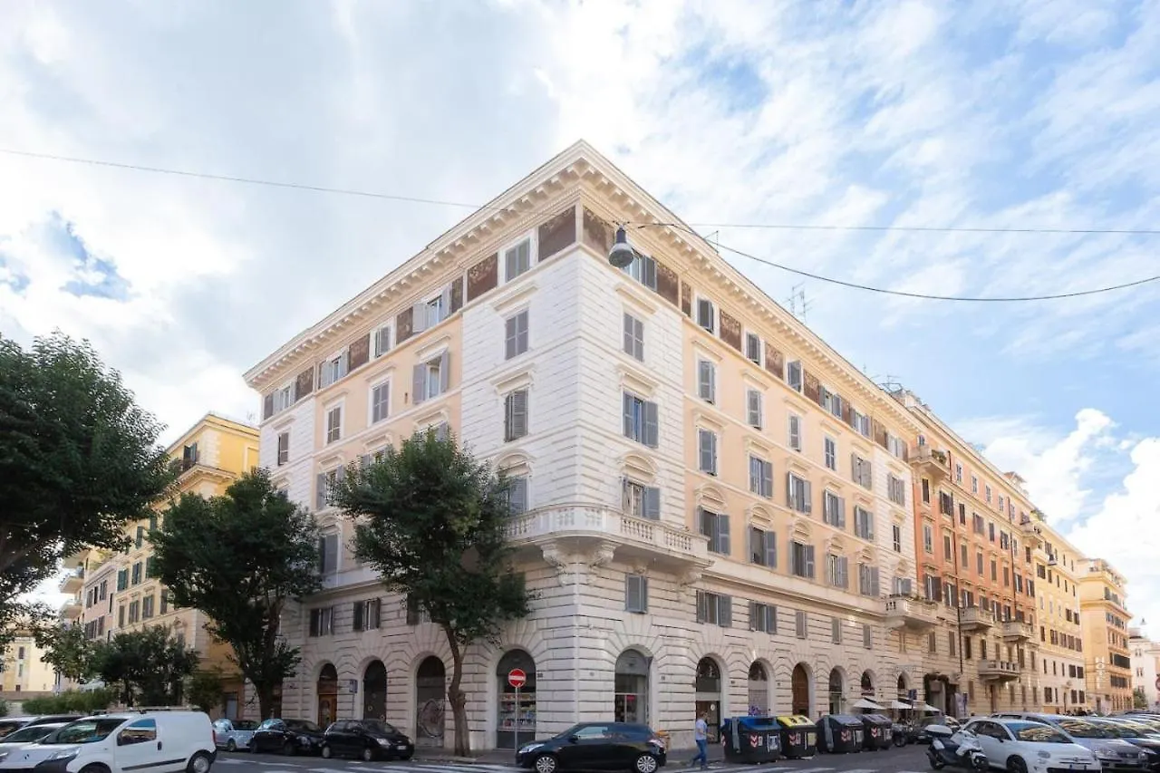 Colosseum Holidays - Three-Bedroom Apartment Rome