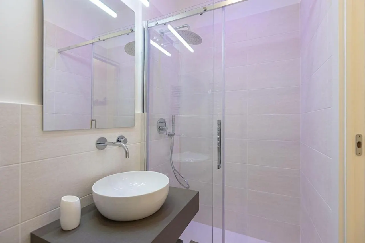Colosseum Holidays - Three-Bedroom Apartment Rome