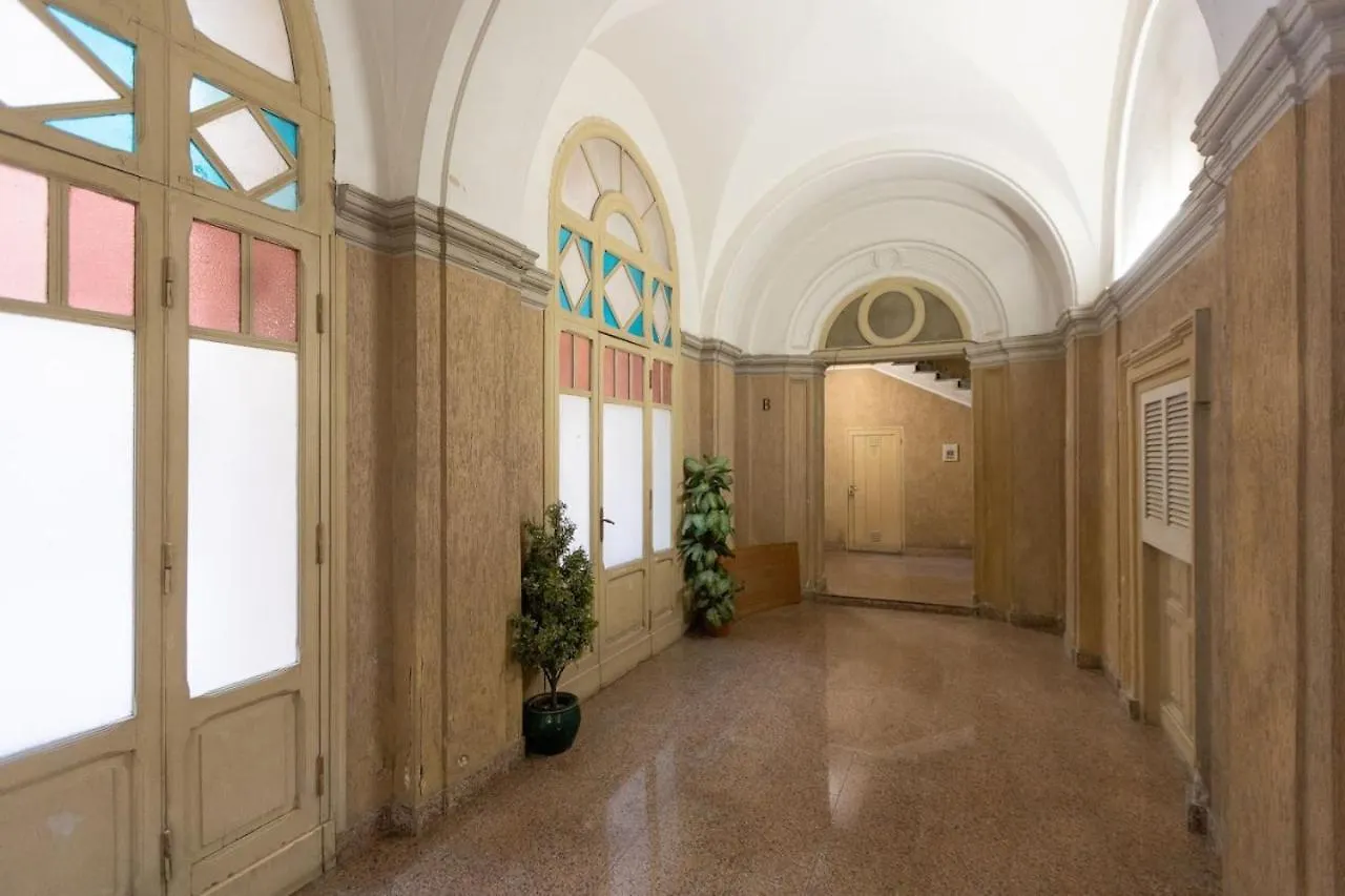 Colosseum Holidays - Three-Bedroom Apartment Rome Italy