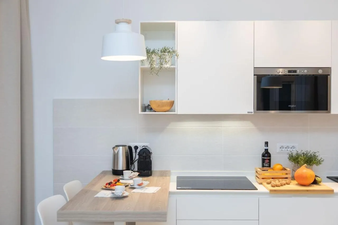 Colosseum Holidays - Three-Bedroom Apartment Rome