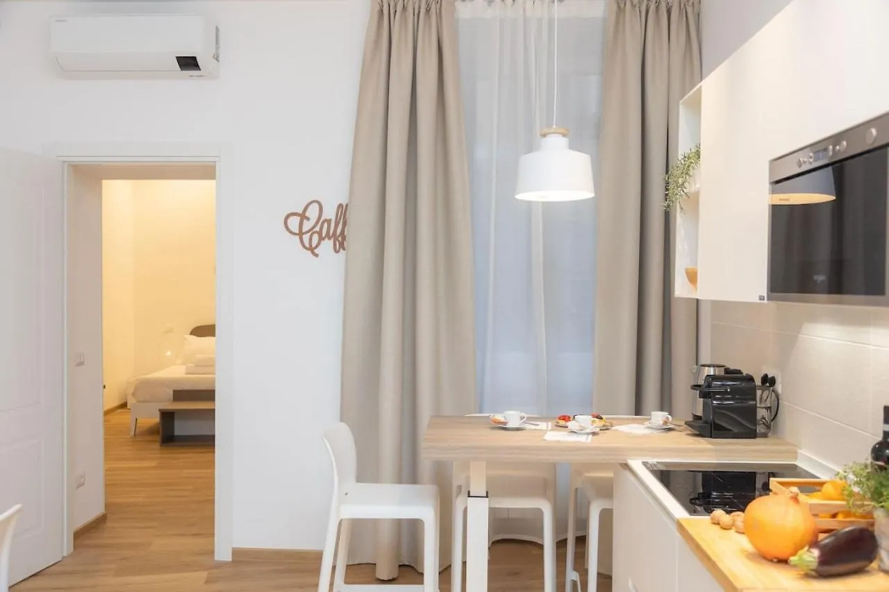 Colosseum Holidays - Three-Bedroom Apartment Rome