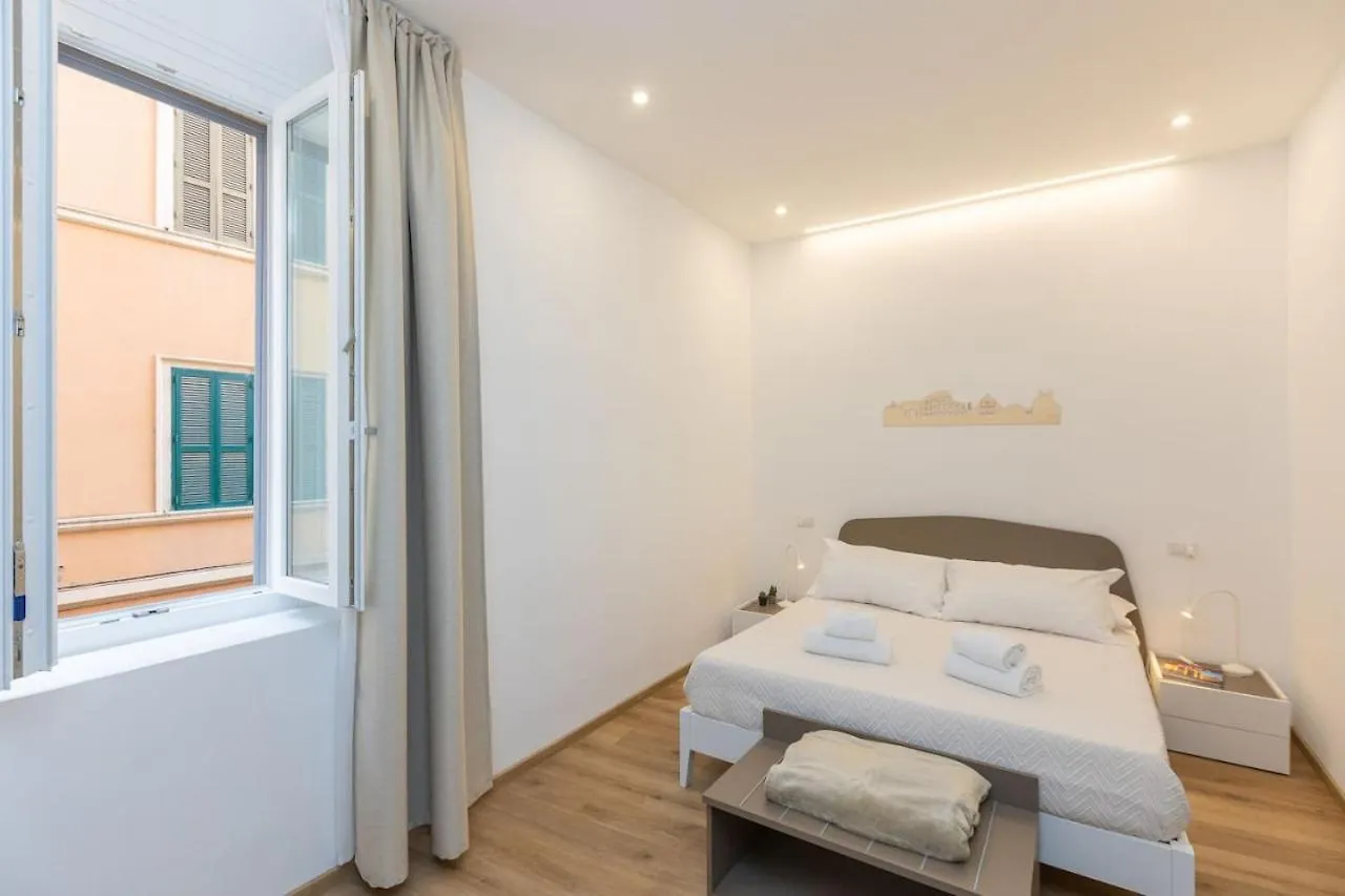 Colosseum Holidays - Three-Bedroom Apartment Rome