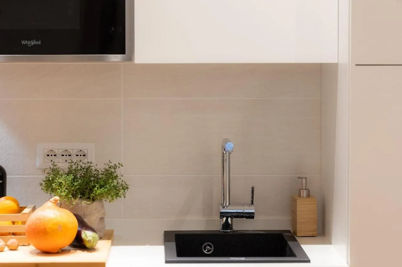 Colosseum Holidays - Three-Bedroom Apartment Rome
