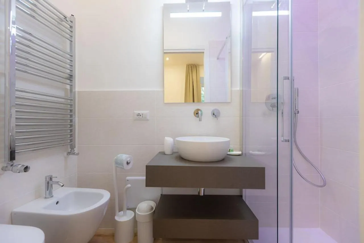 Colosseum Holidays - Three-Bedroom Apartment Rome Italy