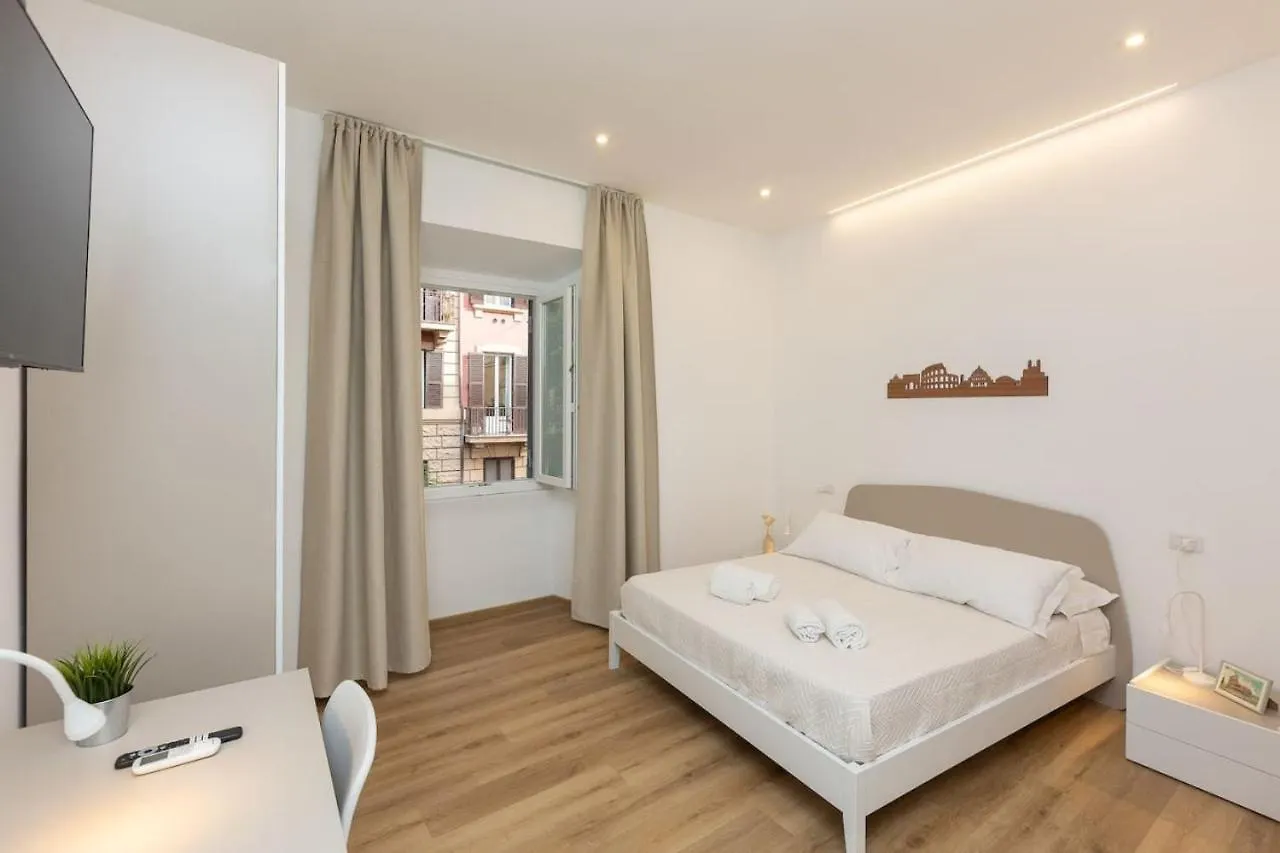 Colosseum Holidays - Three-Bedroom Apartment Rome