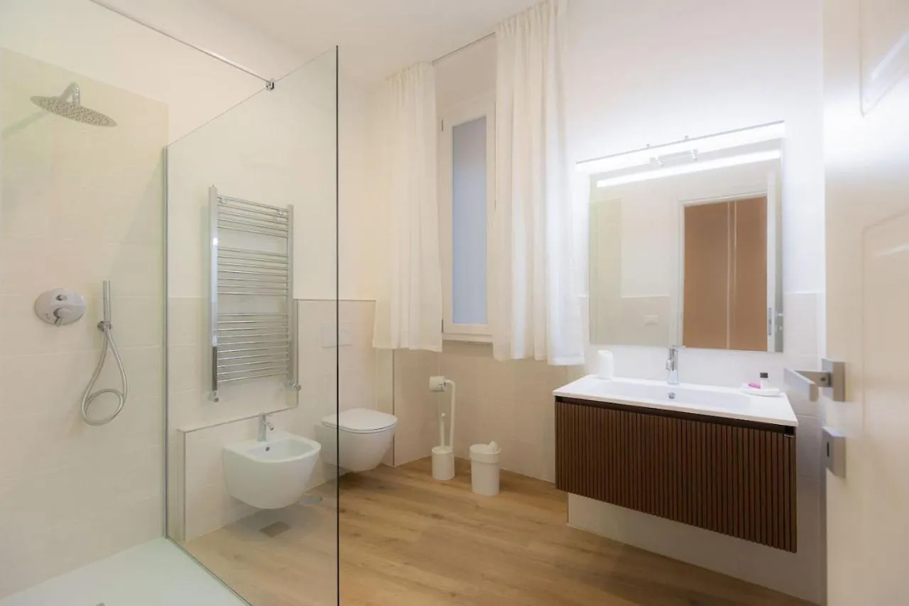Colosseum Holidays - Three-Bedroom Apartment Rome