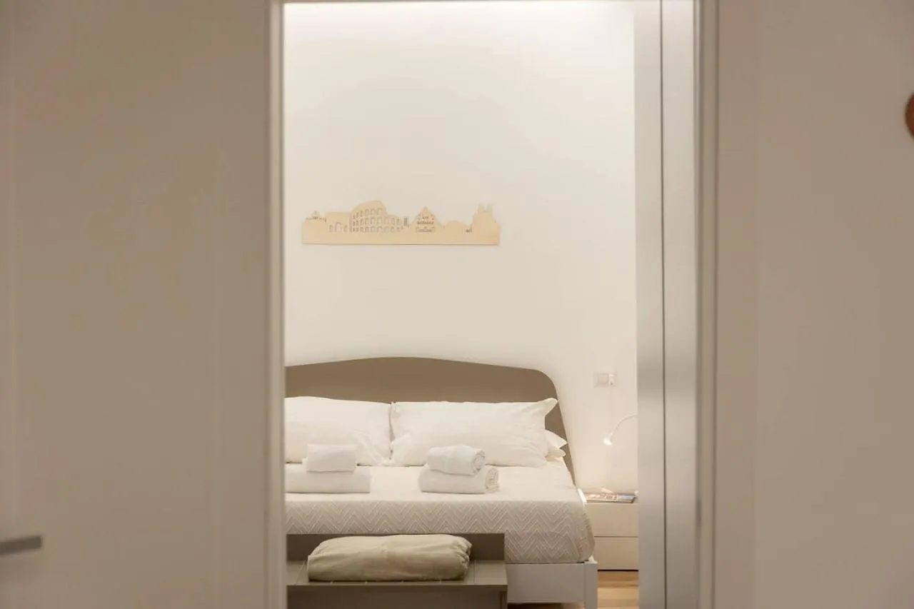 Colosseum Holidays - Three-Bedroom Apartment Rome