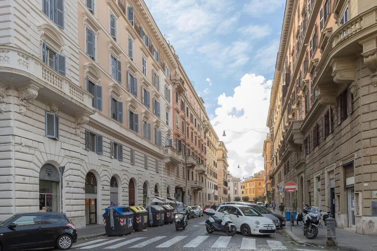 Colosseum Holidays - Three-Bedroom Apartment Rome