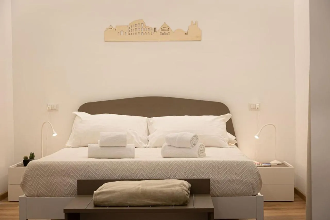 Colosseum Holidays - Three-Bedroom Apartment Rome