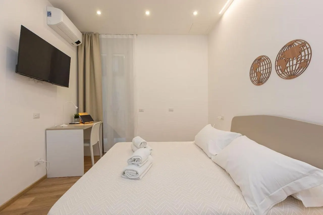 Colosseum Holidays - Three-Bedroom Apartment Rome 0*,