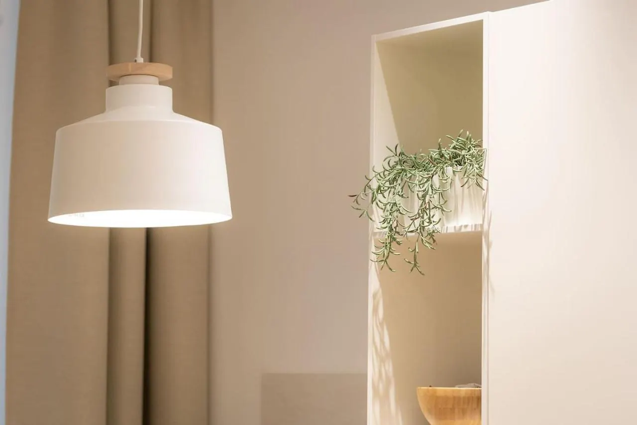 Colosseum Holidays - Three-Bedroom Apartment Rome Italy