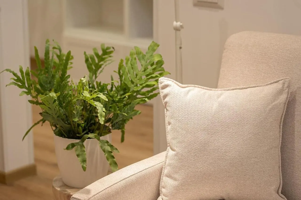 Colosseum Holidays - Three-Bedroom Apartment Rome
