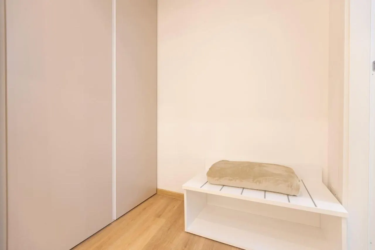 Colosseum Holidays - Three-Bedroom Apartment Rome