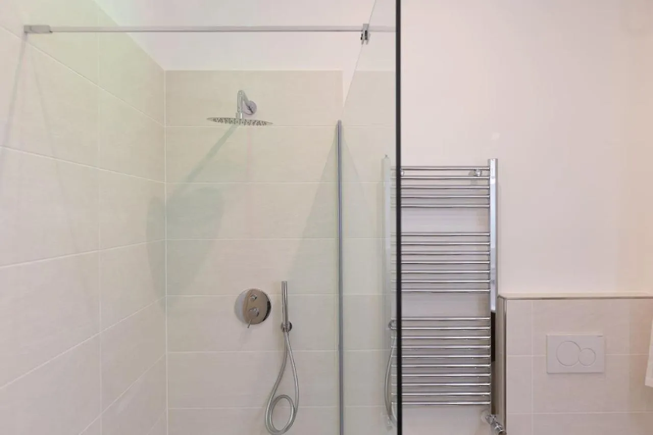 Colosseum Holidays - Three-Bedroom Apartment Rome 0*,