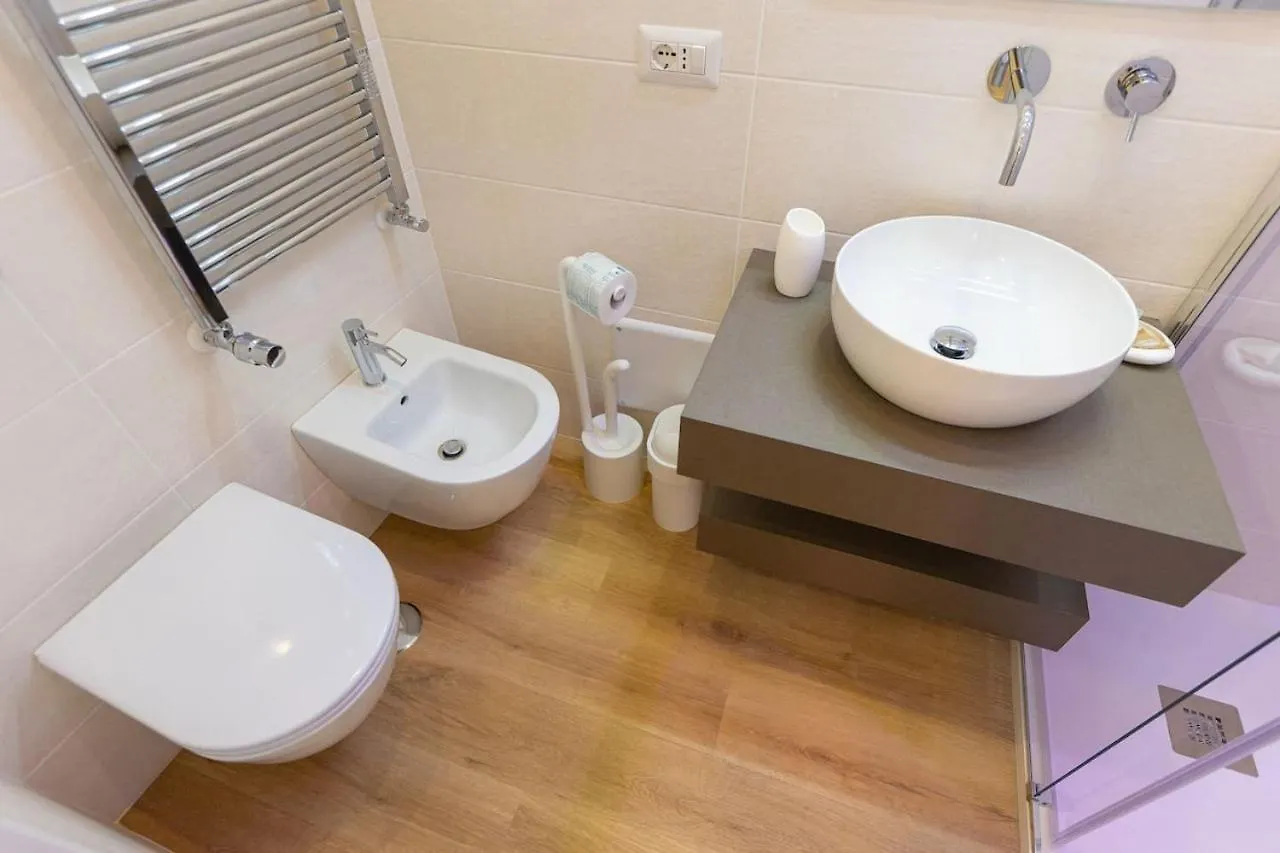 Colosseum Holidays - Three-Bedroom Apartment Rome 0*,