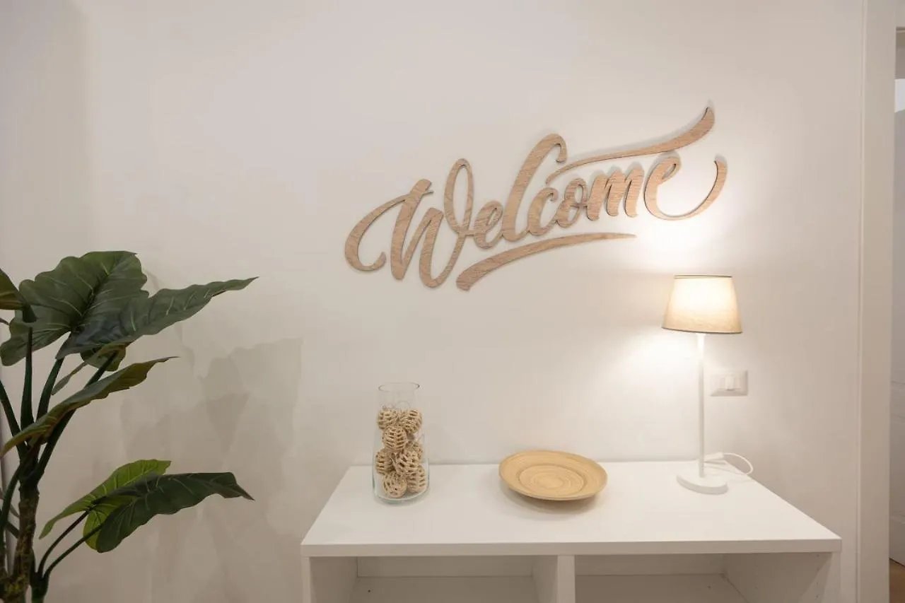 Colosseum Holidays - Three-Bedroom Apartment Rome